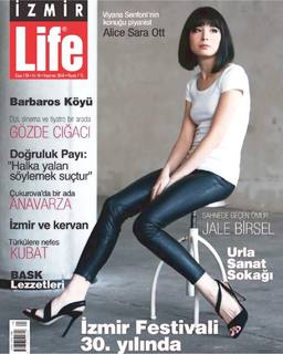 Alice-Sara Ott feet photo 20