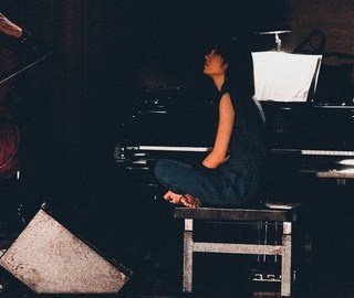 Alice-Sara Ott feet photo 1
