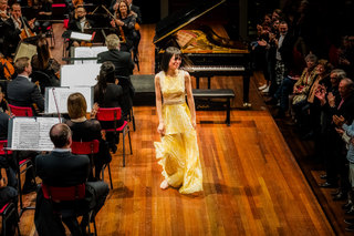 Alice-Sara Ott feet photo 6