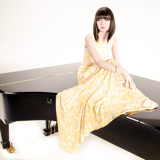 Alice-Sara Ott feet photo 1