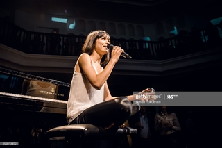 Alice-Sara Ott feet photo 10