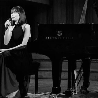 Alice-Sara Ott feet photo 18
