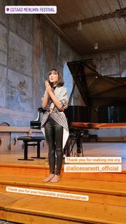 Alice-Sara Ott feet photo 5