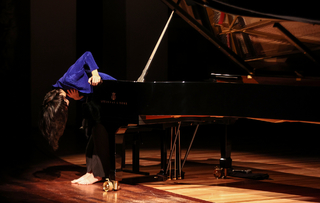 Alice-Sara Ott feet photo 16