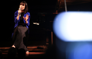 Alice-Sara Ott feet photo 15