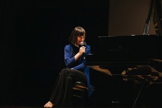 Alice-Sara Ott feet photo 10