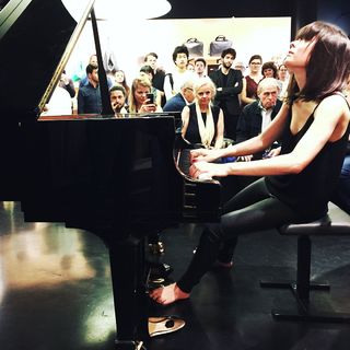 Alice-Sara Ott feet photo 13