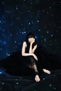 Alice-Sara Ott feet photo 7