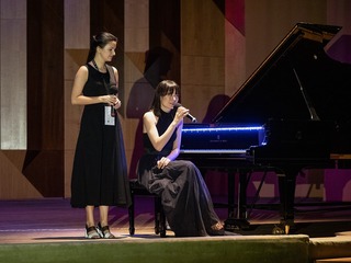 Alice-Sara Ott feet photo 1