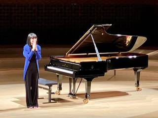 Alice-Sara Ott feet photo 7