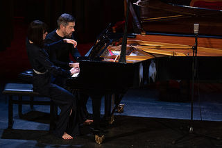 Alice-Sara Ott feet photo 11