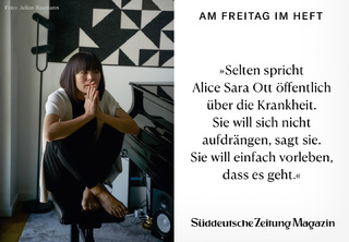 Alice-Sara Ott feet photo 4
