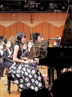 Alice-Sara Ott feet photo 10