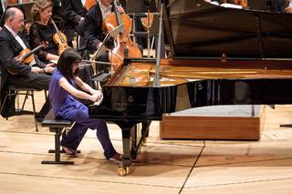 Alice-Sara Ott feet photo 19