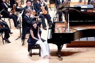 Alice-Sara Ott feet photo 13