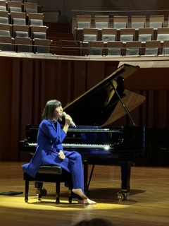 Alice-Sara Ott feet photo 9
