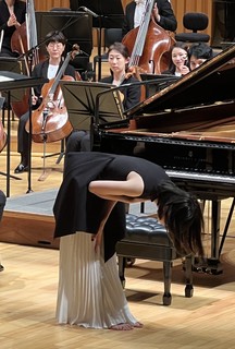 Alice-Sara Ott feet photo 20