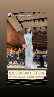 Alice-Sara Ott feet photo 17
