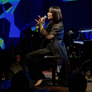 Alice-Sara Ott feet photo 12