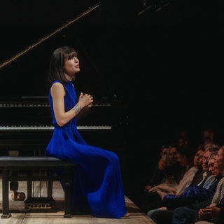 Alice-Sara Ott feet photo 6
