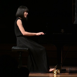 Alice-Sara Ott feet photo 1