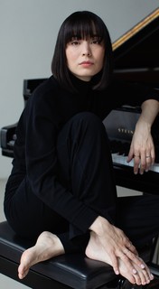 Alice-Sara Ott feet photo 16