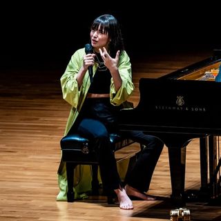 Alice-Sara Ott feet photo 14