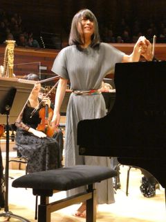 Alice-Sara Ott feet photo 8