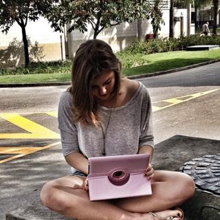 Alice Wegmann feet photo thumbnail