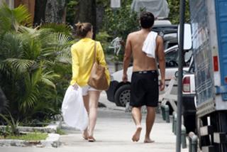 Alice Wegmann feet photo thumbnail