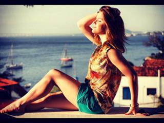 Alice Wegmann feet photo thumbnail