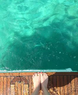 Alice Wegmann feet photo thumbnail