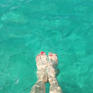 Alice Wegmann feet photo thumbnail