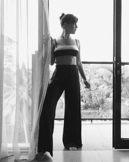 Alice Wegmann feet photo thumbnail