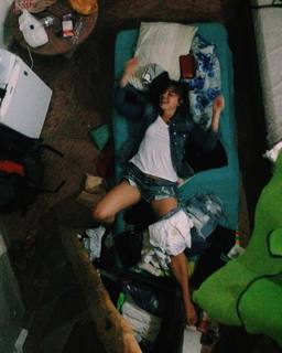 Alice Wegmann feet photo thumbnail