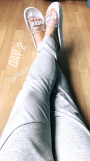 Alice Wegmann feet photo thumbnail