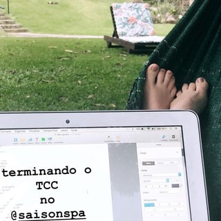 Alice Wegmann feet photo thumbnail