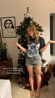 Alice Wegmann feet photo thumbnail