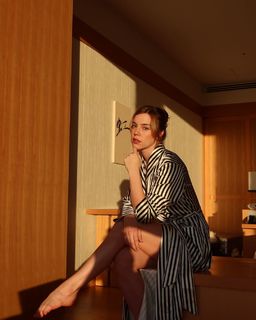 Alice Wegmann feet photo thumbnail