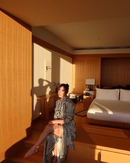 Alice Wegmann feet photo thumbnail