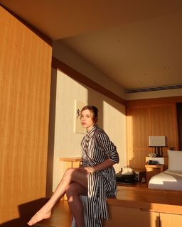 Alice Wegmann feet photo thumbnail