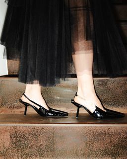 Alice Wegmann feet photo thumbnail