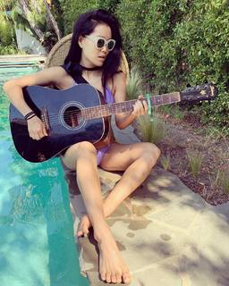 Alicia Hannah-Kim feet photo 6