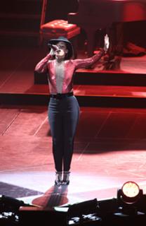 Alicia Keys feet photo thumbnail
