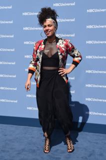 Alicia Keys feet photo thumbnail
