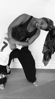 Alicia Keys feet photo thumbnail