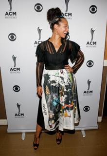 Alicia Keys feet photo thumbnail