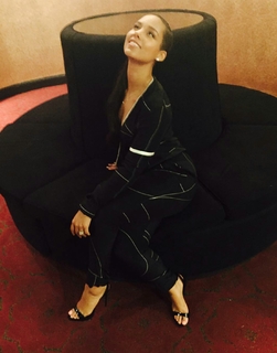 Alicia Keys feet photo thumbnail