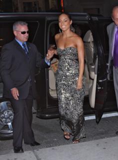 Alicia Keys feet photo thumbnail