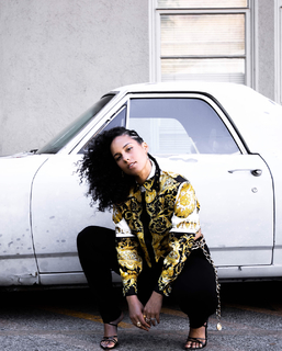 Alicia Keys feet photo thumbnail